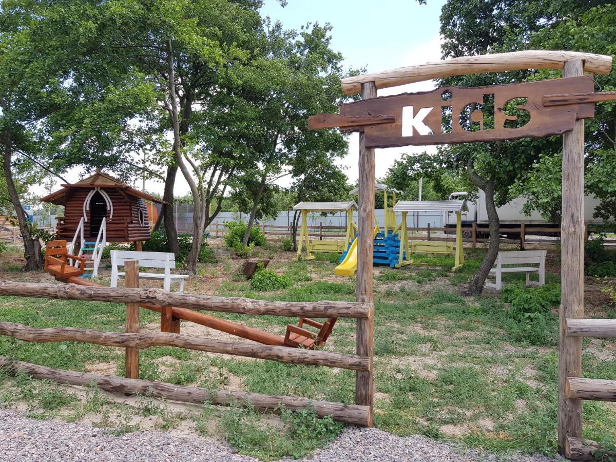 Liman Park Eco Hotel Stara Zbur'yivka Extérieur photo